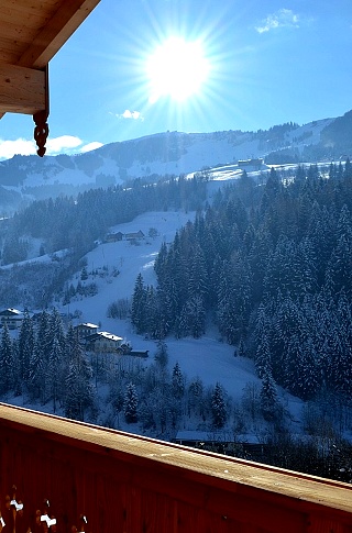 Blick vom Balkon auf das Skigebiet Aberg